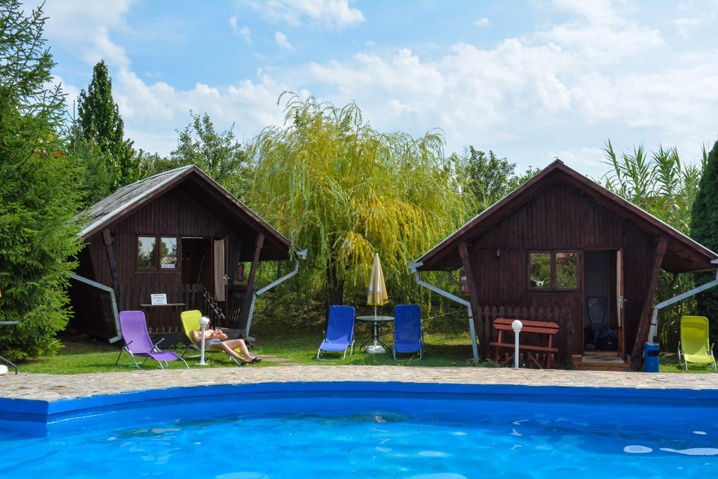 Camping Robinson Country Club Gran Varadino Esterno foto